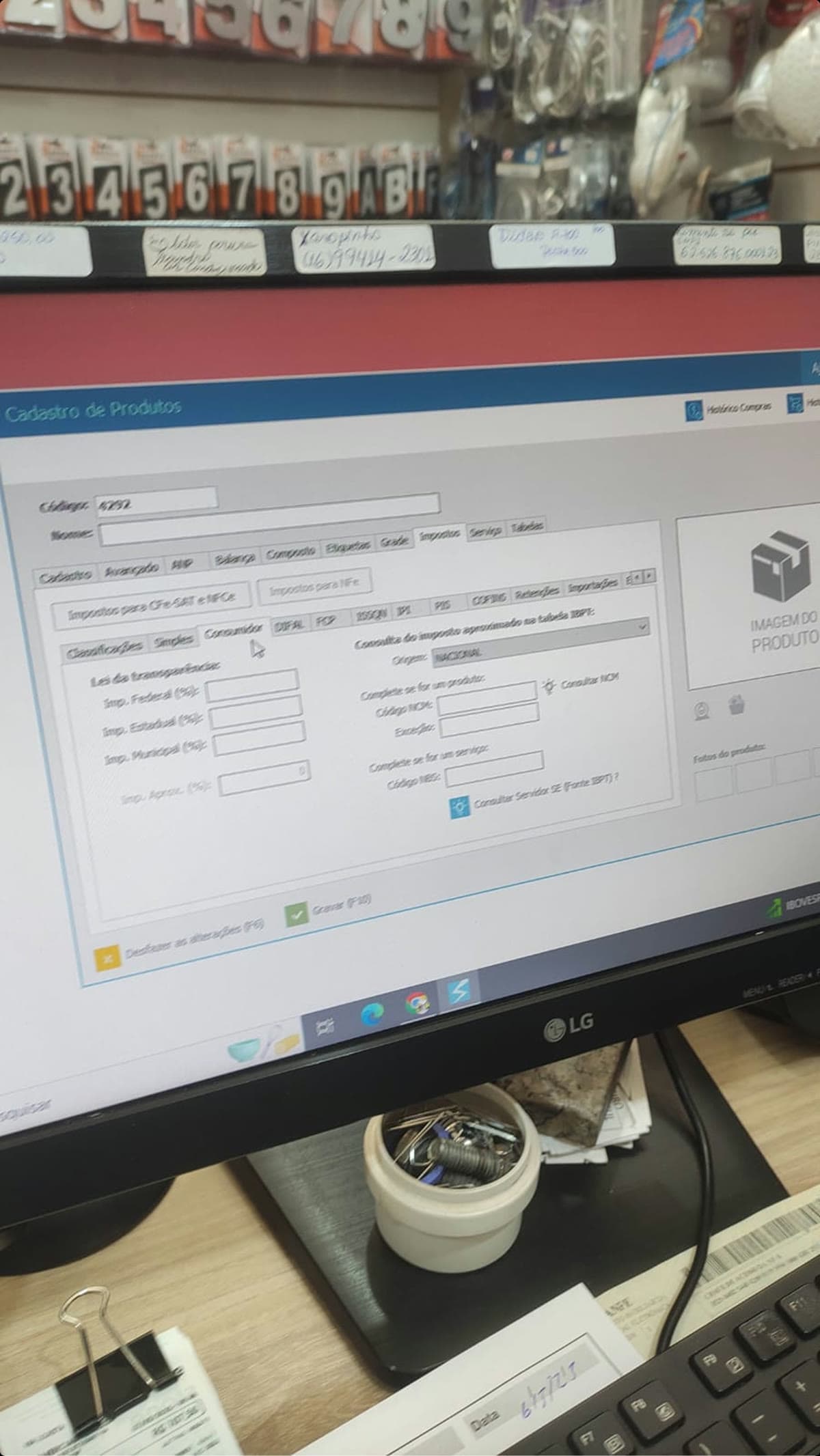 Client desktop displaying a product catalog form with fiscal fields